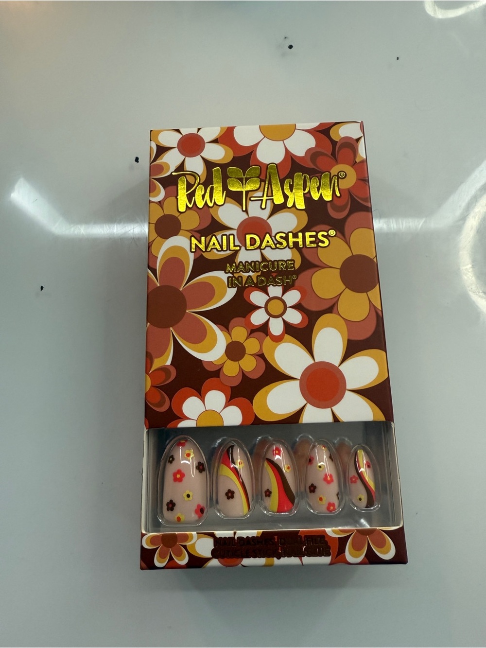 Red Aspen Floral Press-On Nails - Nail Dashes